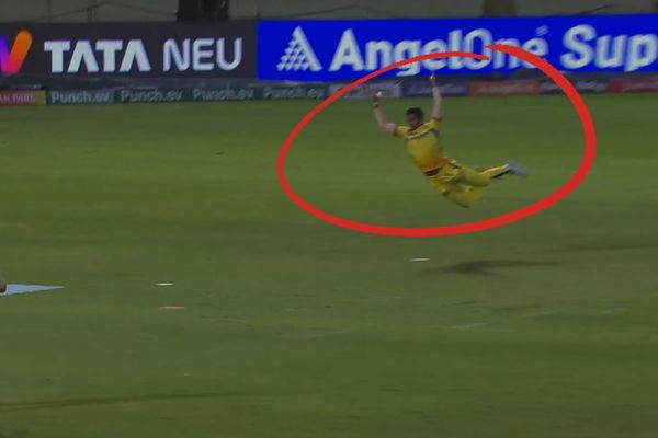 Matheesha Pathirana Catch Video: Matheesha Pathirana made a surprising catch with one hand by jumping in the air, video went viral