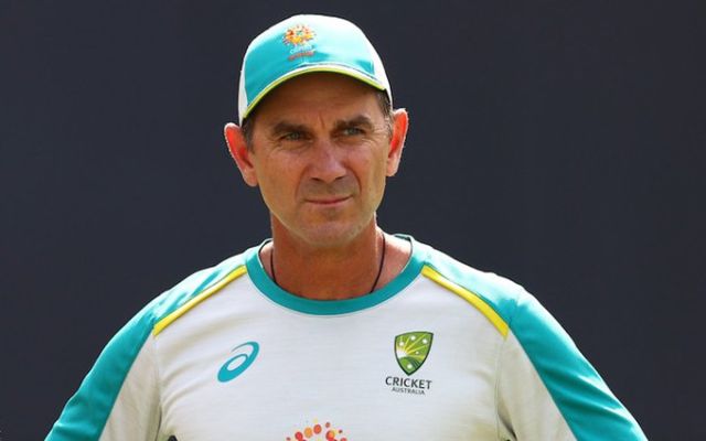 “There must have been 48,000 MS Dhoni number seven shirts”- Justin Langer was surprised to see MS Dhoni’s fan following