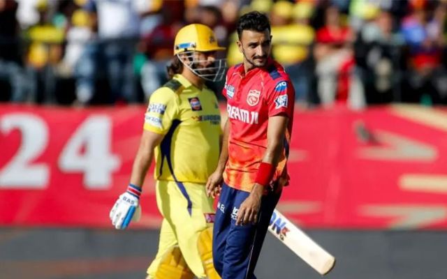 Why did Harshal Patel not celebrate after dismissing Dhoni?