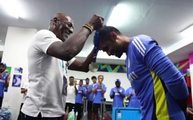 Viv Richards reached Team India’s dressing room after victory against Bangladesh, gave the best fielder medal to SKY