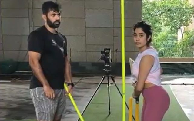 Janhvi Kapoor took training from KKR’s coach to become a cricketer in ‘Mr. and Mrs. Mahi’