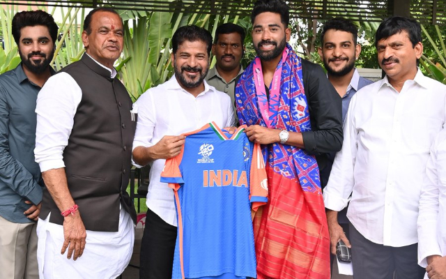 Mohammad Siraj was given a warm welcome at his home, Telangana Chief Minister Revanth Reddy honored the Indian player