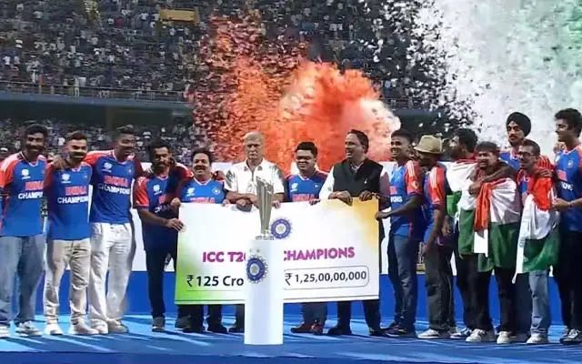 Jai Shah handed over a cheque of Rs 125 crore to the T20 World Cup winning team at Wankhede Stadium, watch video