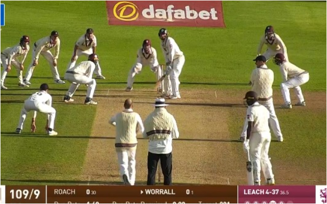 VIDEO: “The real thrill of cricket” One wicket was needed to win, the bowler arranged aggressive fielding and then…