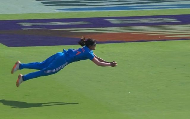 VIDEO: Radha Yadav became Superman in Ahmedabad, took an excellent catch in the air and showed Brook Halliday the way to the pavilion.