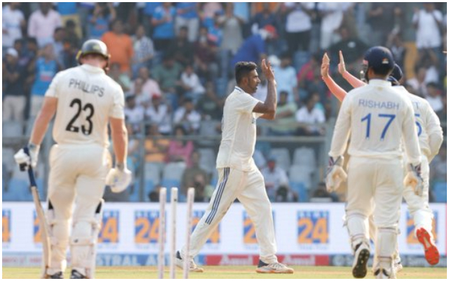 IND vs NZ: Amazing bowling by Ashwin in Wankhede, clean bowled Glenn Phillips after hitting two sixes